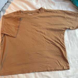 Tan tee shirt M
